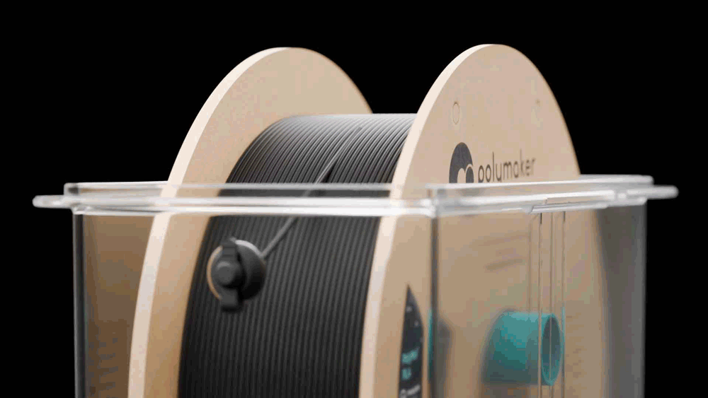 Polymaker PolyDryer™ Box mit schwarzem Filament in transparenter Trockenbox für 3D-Druck.