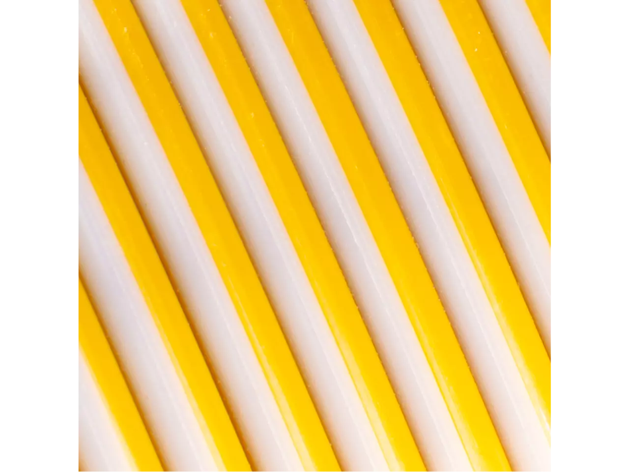 Detailansicht des Polymaker Panchroma PLA Dual Silk Filament in gelb-weißen Farbtönen auf Spule.