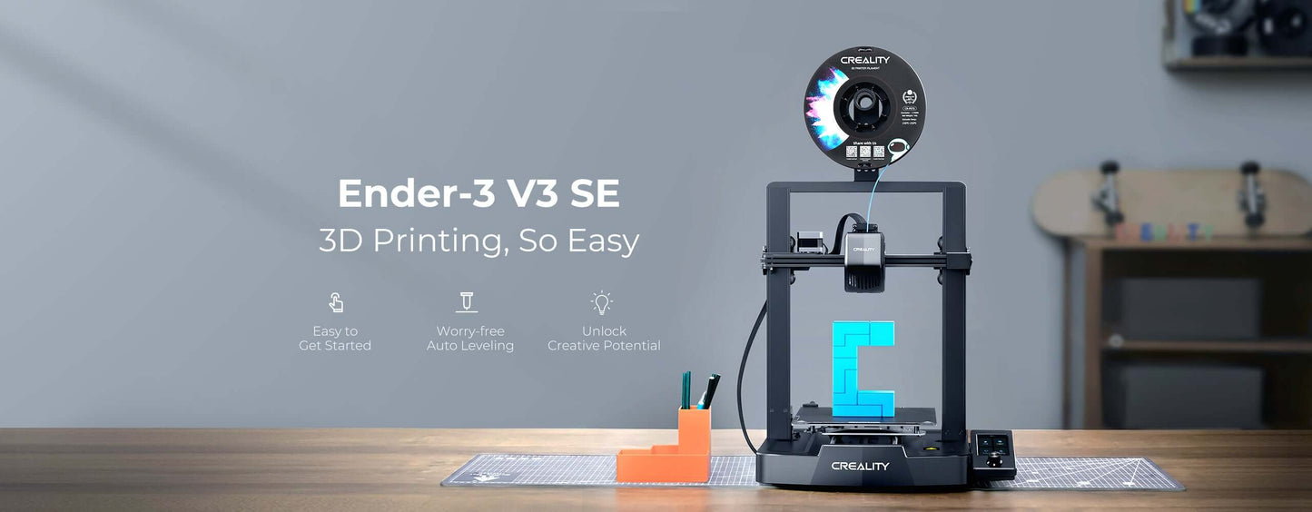 Creality Ender-3 V3 SE 3D Drucker für Einsteiger mit bunten 3D-Drucken auf einem Tisch.