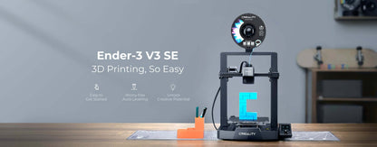 Creality Ender-3 V3 SE 3D Drucker für Einsteiger mit bunten 3D-Drucken auf einem Tisch.
