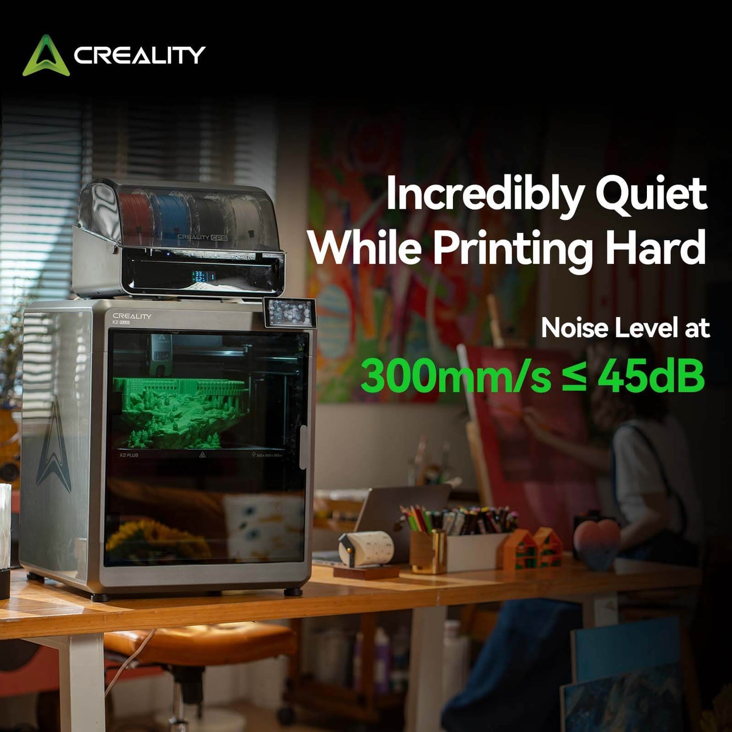Creality K2 Plus Combo – FDM 3D-Drucker mit CFS zeigt leisen Druckbetrieb mit einer Geräuschpegel von 45dB.