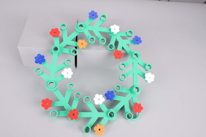 Kexcelled THE K5 PLA – Universelles FDM-Filament verwendet für einen bunten, geformten Kranz aus 3D-Druckmaterial.