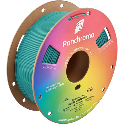 Polymaker Panchroma PLA Matt - das PLA für sanfte Oberflächen auf einer Teal-Filamentrolle.