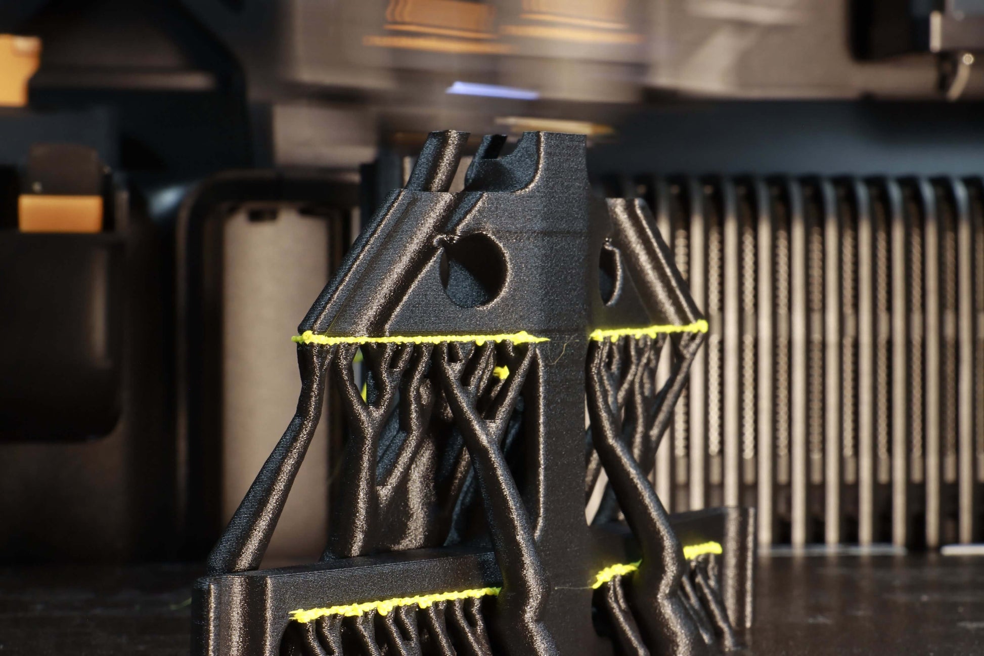 Polymaker Fiberon PET-GF15 – Glasfaserverstärktes PET-Filament in einem 3D-Druckprozess.
