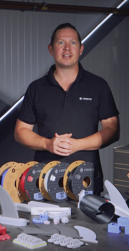 Polymaker Fiberon PET-GF15 – Glasfaserverstärktes PET-Filament mit Produktpräsentation und technischen Materialien.